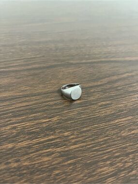 Vintage Signet Ring Silver Tone Oval Face Unmarked Size 7 to 7.5